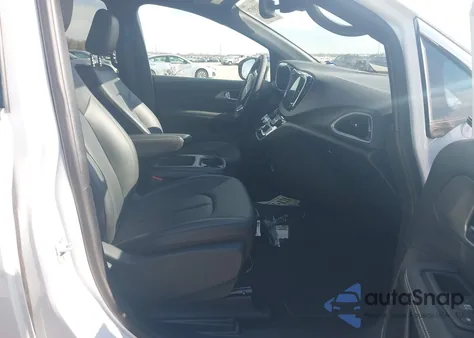 2026 Chrysler Pacifica Select from USA, damaged, VIN 2C4RC1BG1TR155200